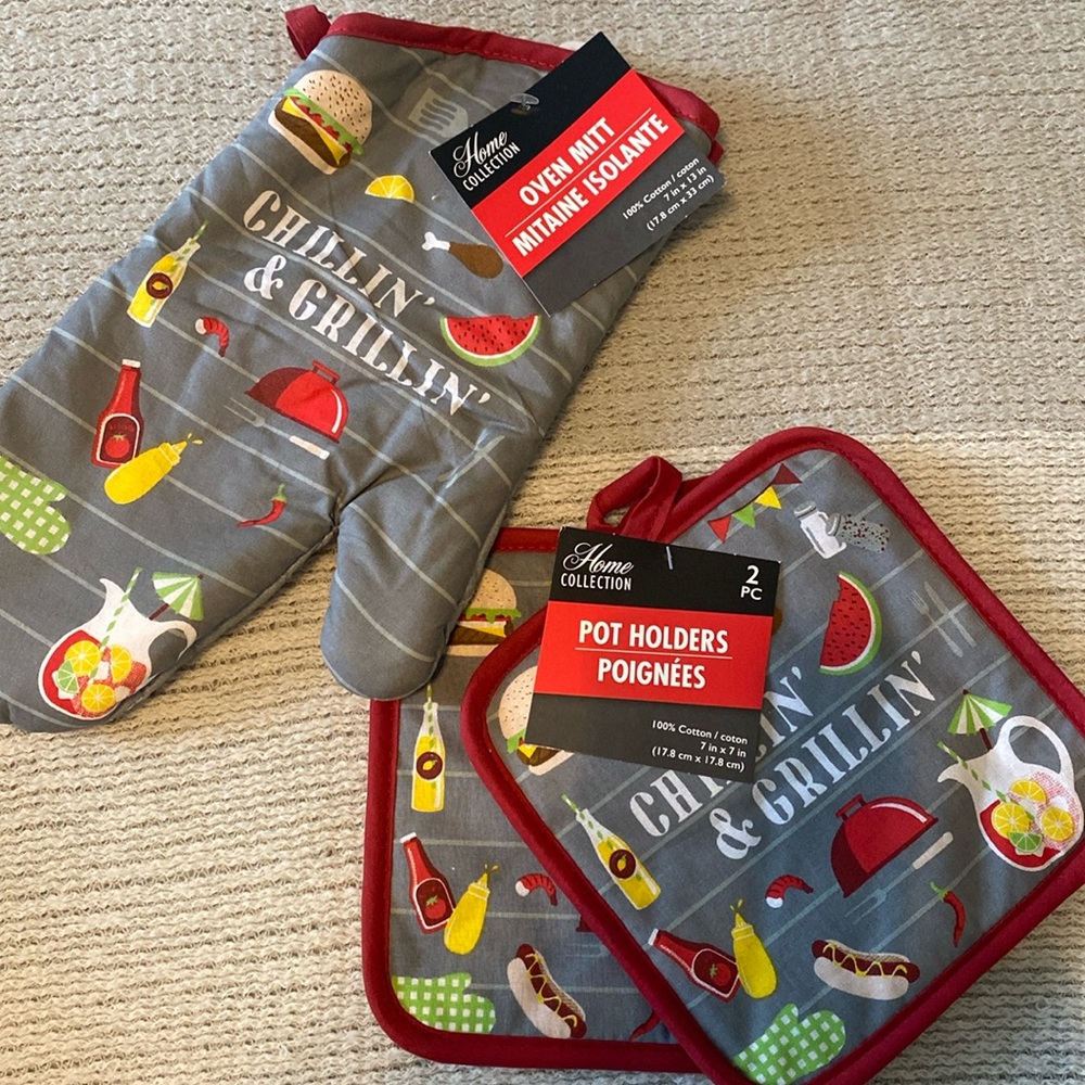 Chillin’ & Grillin’ Oven Mitt and 2 pc Pot Holder set - NWT